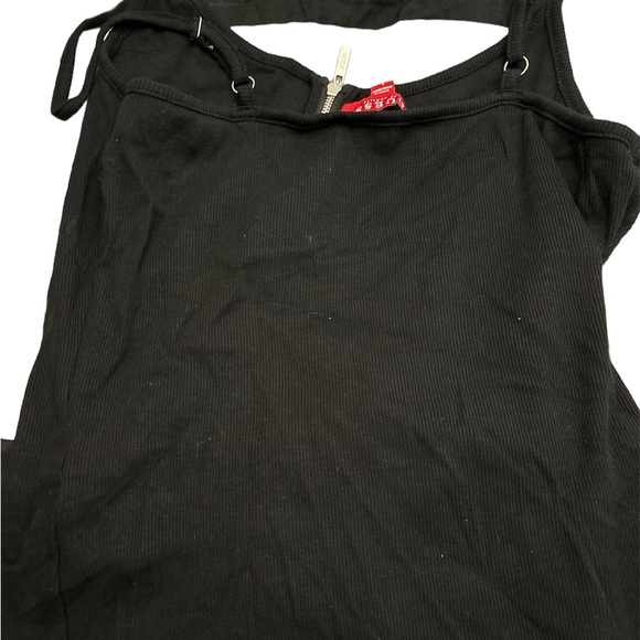 NWOT GUESS SHORT TANK BUNDLE ๐ฅ๐ฅ๐ฅ๐ฅ๐ฅ - Picture 7 of 8